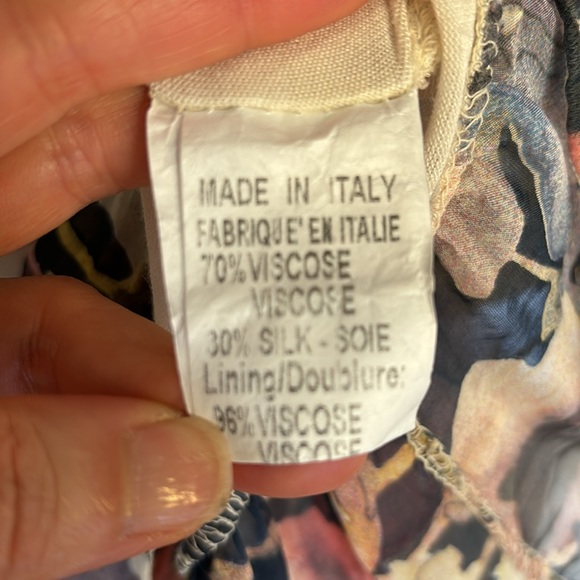 Silk blend floral print dress XS. Fits more like a S-M. Made in Italy. - Picture 5 of 11